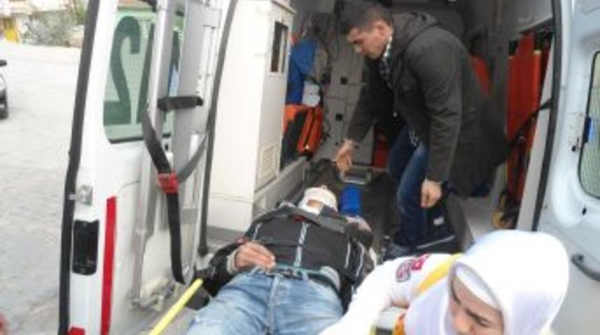 Motosiklet Duvara Çarptı: 2 Yaralı