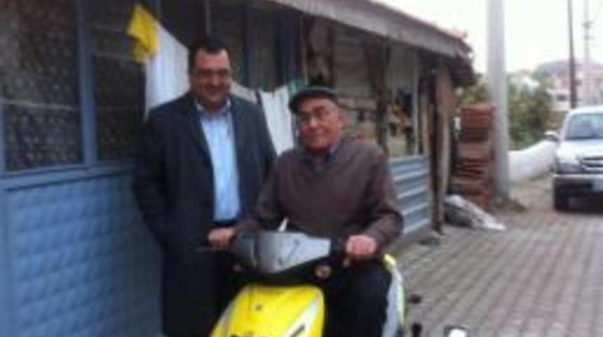 Sındırgı Belediyesi KOAH'lı Şehit Babasına &Uuml;&ccedil; Tekerlekli Motosiklet Verdi