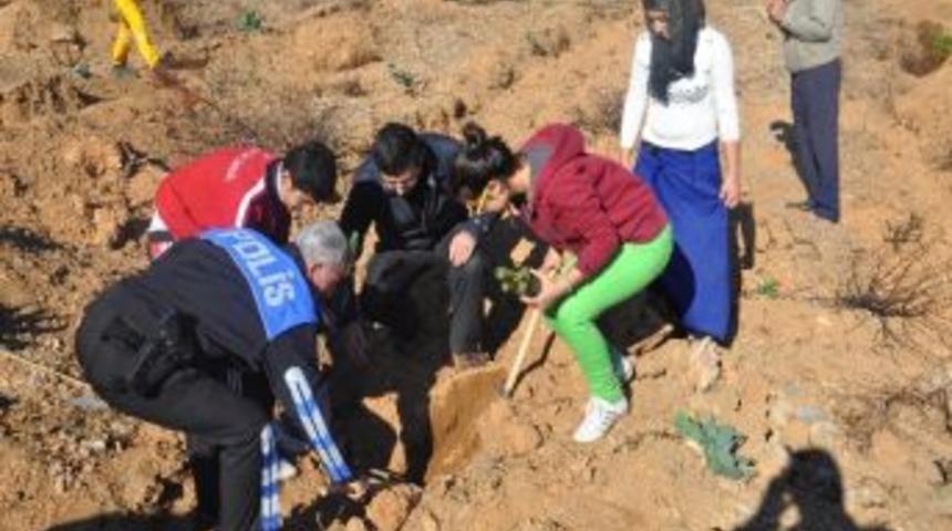 &lsquo;renkler Diyarına Uzanan Minik Eller&rsquo; Projesi