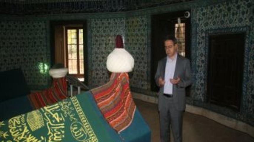 Tarih&ccedil;i Mustafa Armağan: Osmanlı Padişahları Hukuki Koruma Altına Alınmalı