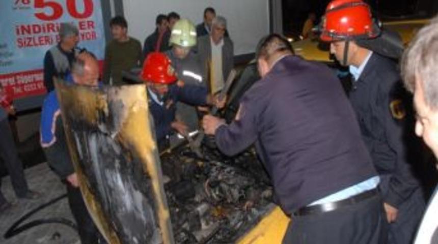 Hareket Halindeki Ara&ccedil; Alev Aldı