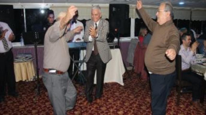 Emekli &Ouml;ğretmenlere Yemekli Eğlence D&uuml;zenlendi