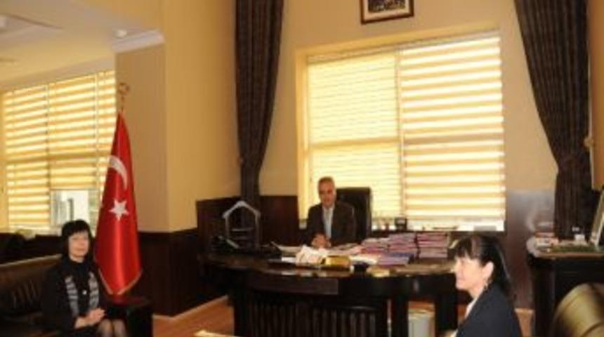 Yabancı &Ouml;ğretim &Uuml;yelerinden Rekt&ouml;r Uysal&rsquo;a Ziyaret