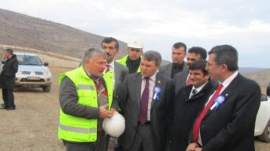 Ak Parti G&uuml;m&uuml;şhane Milletvekili Feramuz &Uuml;st&uuml;n Sadak Barajı&rsquo;nın İnşaatında İncelemelerde Bulundu