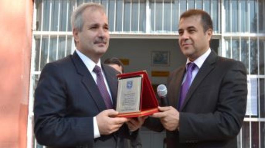 Başkan &Ouml;zgan, &Ouml;ğretmenlere Kitap Hediye Etti