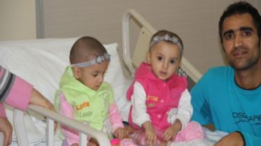 Karaciğer Nakli Yapılan Ikizlerin Ailesi: &Ccedil;ocuklarımızın &Ouml;leceğini D&uuml;ş&uuml;nd&uuml;k