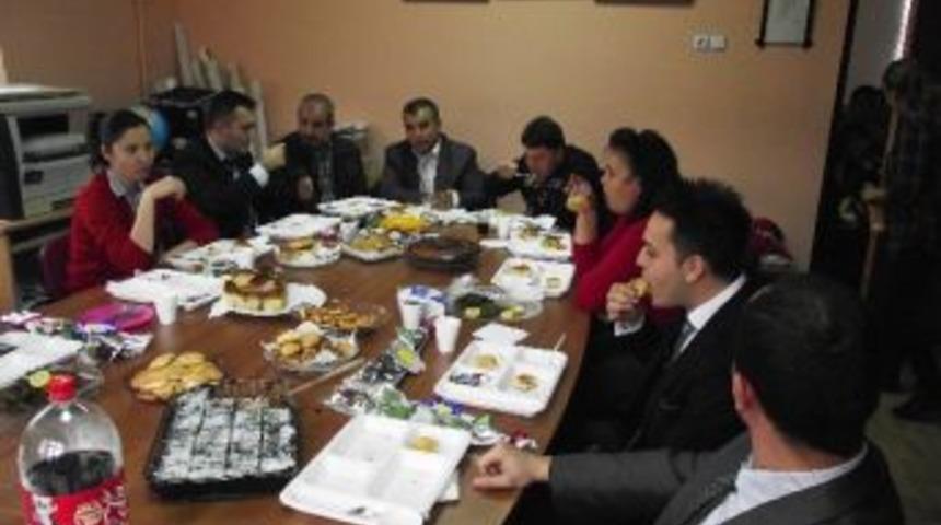 Okul Aile Birliği Velilere Yemek Verdi