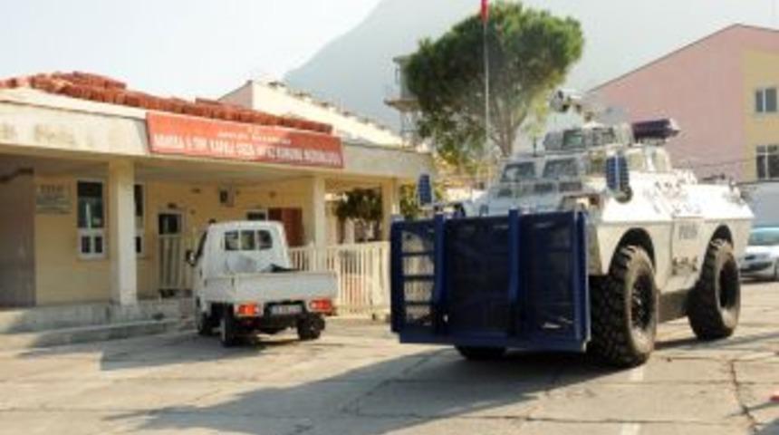 Manisa E Tipi Kapalı Cezaevi'ndeki Yangın S&ouml;nd&uuml;r&uuml;ld&uuml;