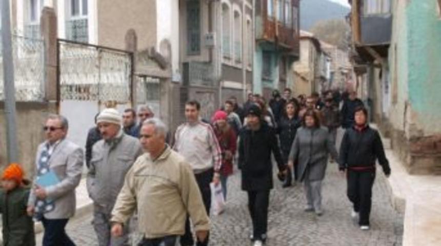 Akşehir&rsquo;de Ak Partililer Obeziteye Karşı Y&uuml;r&uuml;y&uuml;ş Yaptı