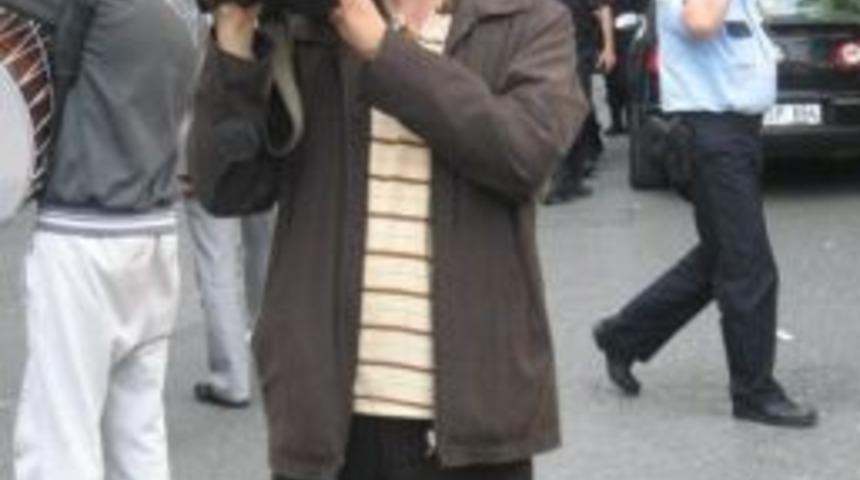 Yerel Televizyon Kameramanına Saldırı