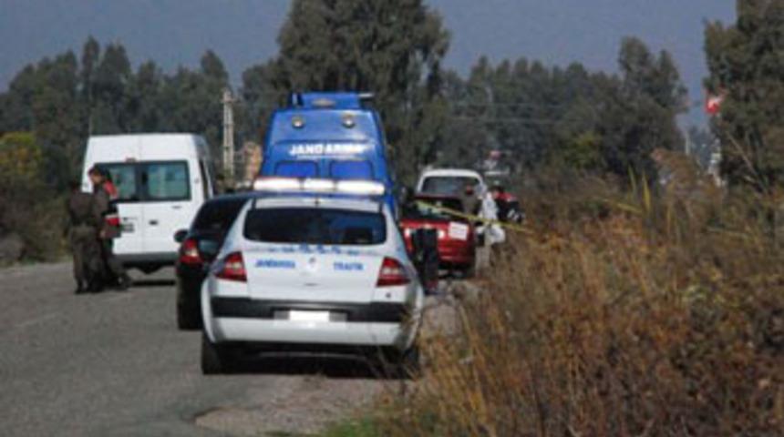 Boğazını kesip yol kenarına attılar