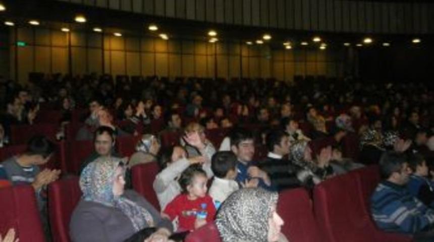 İneg&ouml;l'de Engelli &Ccedil;ocuklar Tiyatro Ile Buluştu