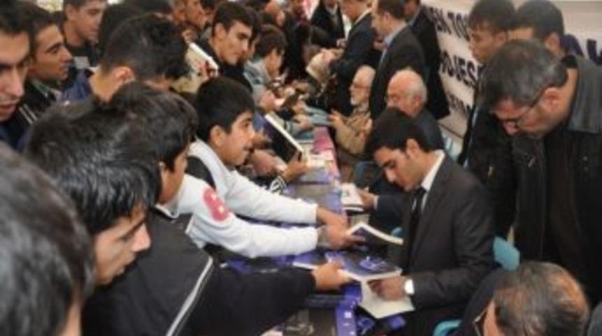 Siirtli Yazarların İmza G&uuml;n&uuml; Etkinliği