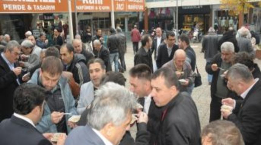 İneg&ouml;l Belediyesi&rsquo;nden Aşure İkramı