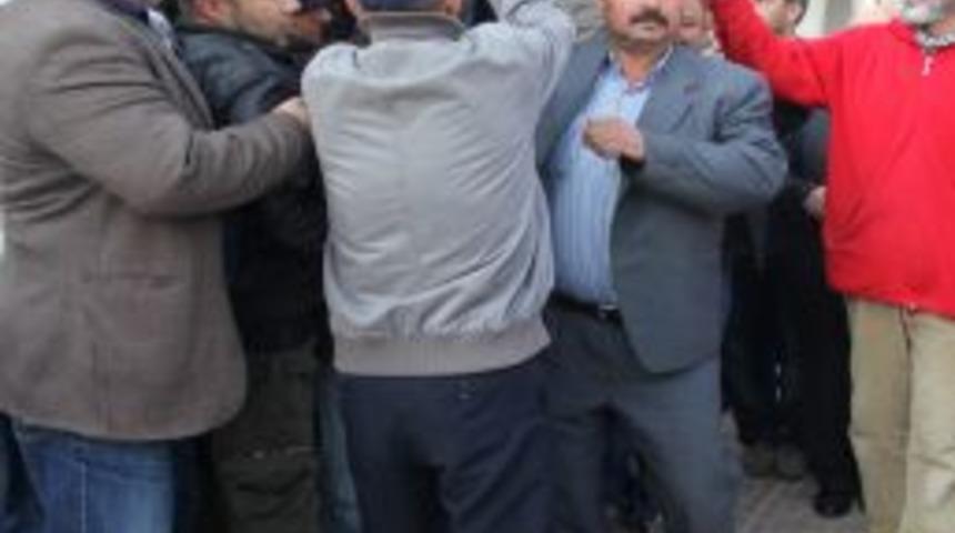 Arkasına Saklanan Şahsa Atılan Kurşunla &Ouml;len Taksici Defnedildi