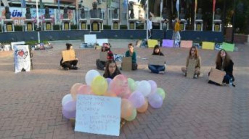 Toplum G&ouml;n&uuml;ll&uuml;lerinden &lsquo;kadına Şiddete Son&rsquo; &Ccedil;ağrısı