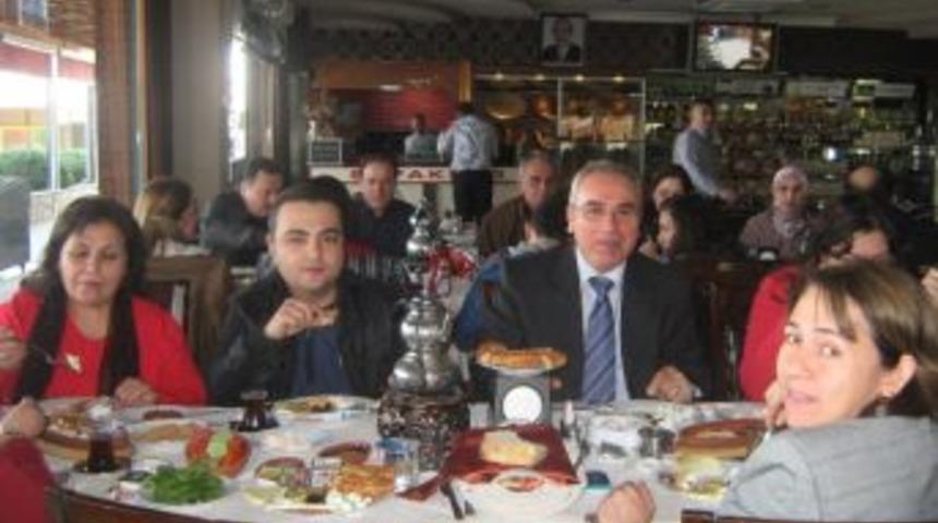 Beşeyl&uuml;ll&uuml; &Ouml;ğretmenler G&uuml;nlerini Birarada Kutladı