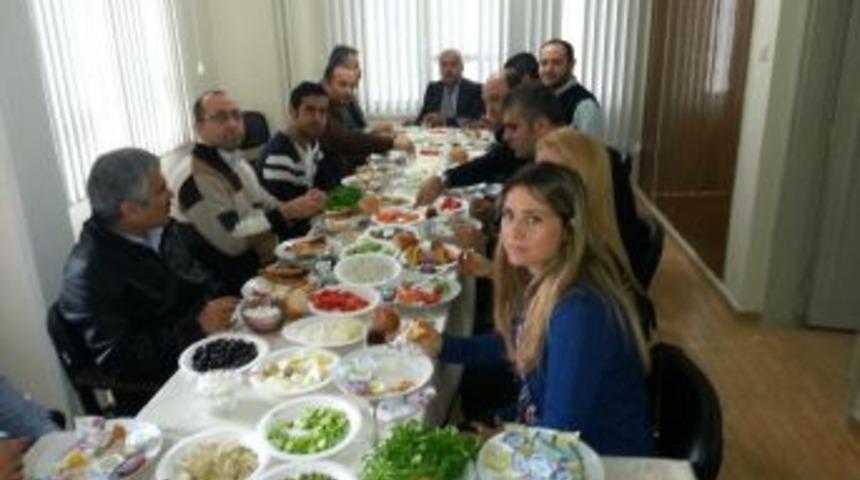 Avukatlar Yemekte Bir Araya Geldi