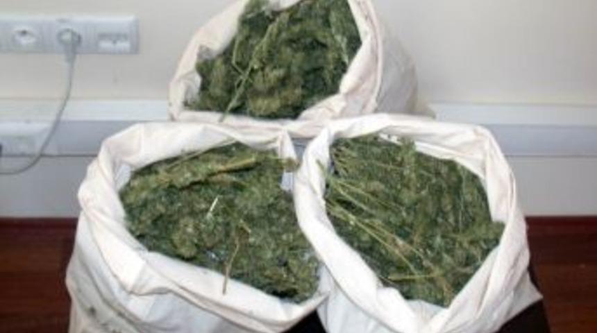 Doğudan Esrar Getirip Edremit&rsquo;te Satan &Ccedil;ete Yakalandı