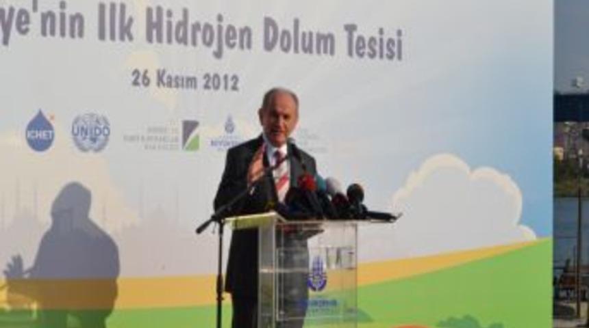 Topbaş T&uuml;rkiye&rsquo;nin Ilk Hidrojen Istasyonunu Denetledi