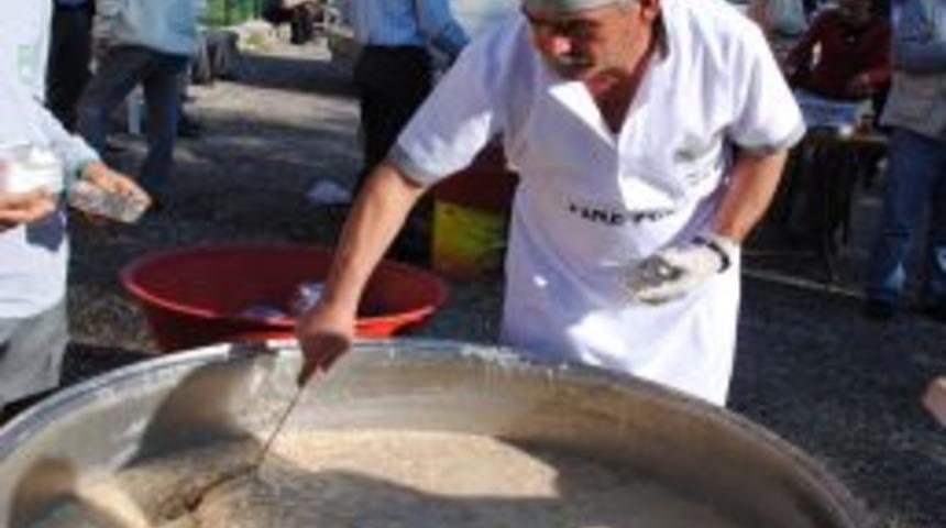 AK Parti Ve MHP'liler Aşure Etkinliğinde Buluştu