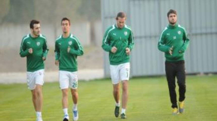 Bursaspor'da Akhisar Mesaisi S&uuml;r&uuml;yor