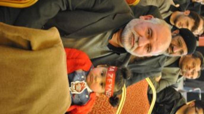 Kerbela Şehitleri I&ccedil;in G&ouml;zyaşı D&ouml;kt&uuml;ler