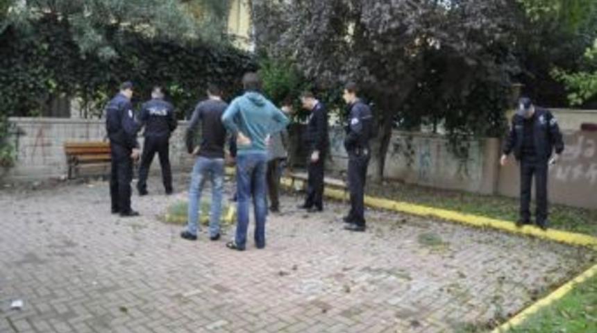 &Ccedil;ocuk Parkında Silahlar Konuştu