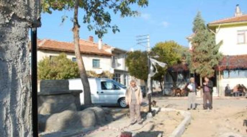 Naşa Beldesi'nde Meydan D&uuml;zenleme &Ccedil;alışmaları