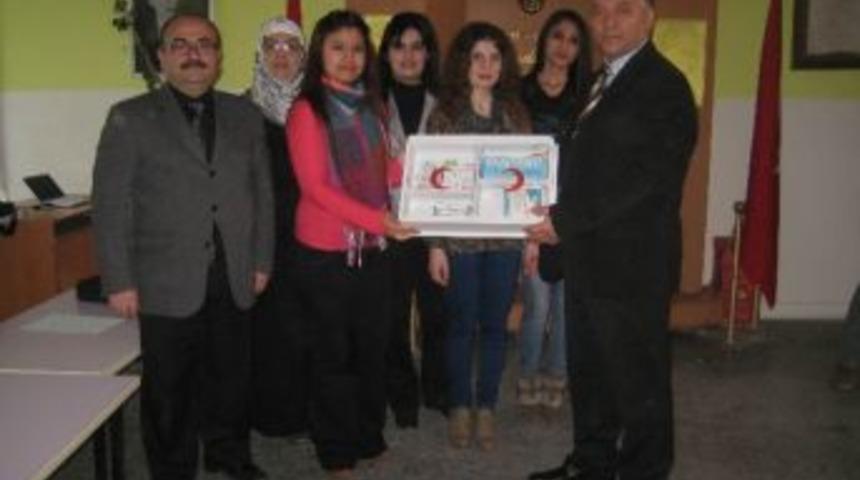 Kırıkkale &Uuml;niversitesi Okullara Ecza Dolabı Kazandırıyor