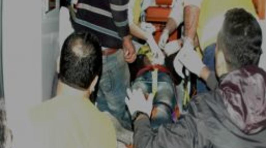 İş&ccedil;ilerin &Uuml;zerine İnşaat Demirleri D&uuml;şt&uuml;: 2 Yaralı