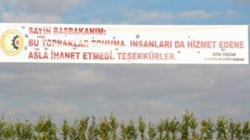 Chp'li Belediye Başkanı'ndan Başbakan Erdoğan'a Afişli Teşekk&uuml;r