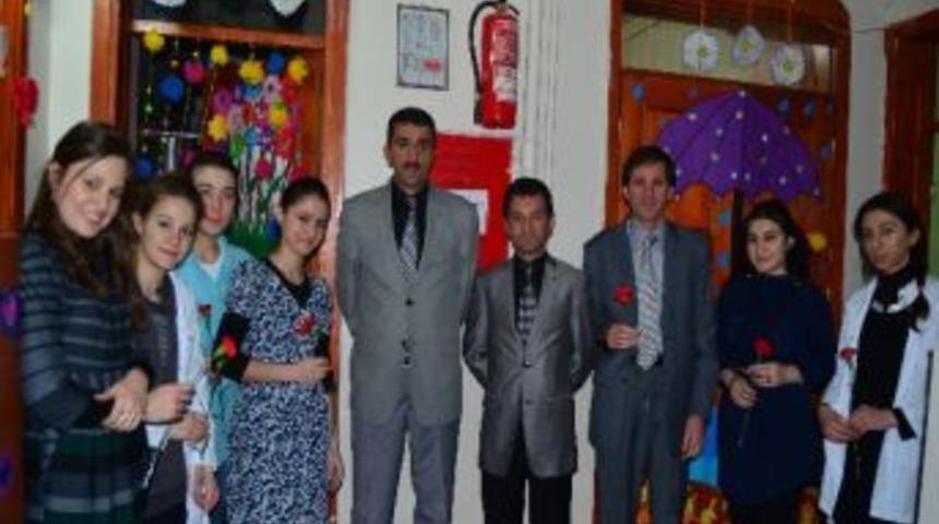 Ghsim&rsquo;den &Ouml;ğretmenlere &Ccedil;i&ccedil;ek