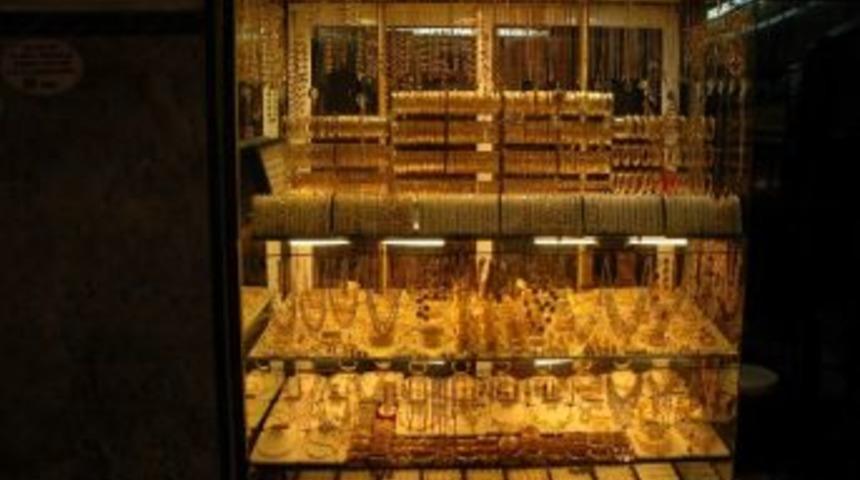 Kuyumcu Vitrinleri Seyirlik Oldu