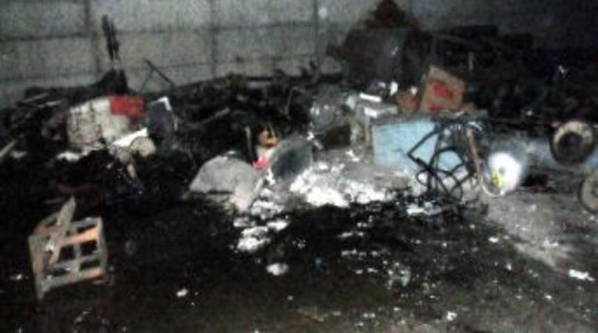 &Ccedil;elik Kasa Oksijen Kaynağıyla Kesilirken Patladı: 1 &Ouml;l&uuml;