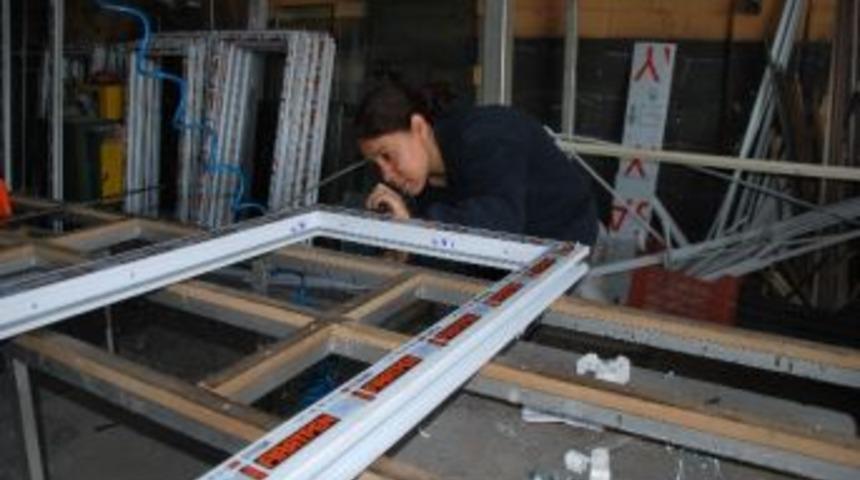 Sanayide Bayanlar &Ccedil;eki&ccedil; Sallamaya Başladı