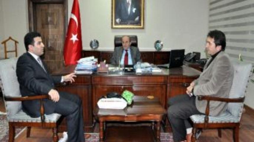 T&uuml;rkiye Ve İha&rsquo;dan Vali &Ouml;zt&uuml;rk&rsquo;e Ziyaret