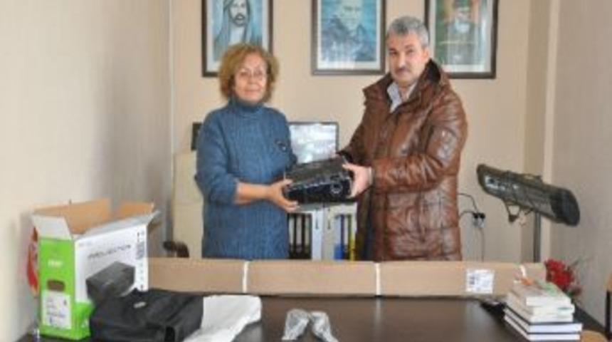 İstanbul Manisalılar Derneği&rsquo;nden, Alevi K&uuml;lt&uuml;r Dernekleri Soma Şubesine Projekt&ouml;r Yardımı