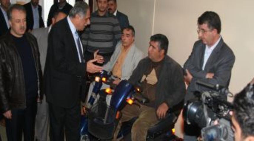 Siirt&rsquo;te Ihtiya&ccedil; Sahibi 5 Engelli Vatandaş Ak&uuml;l&uuml; Arabaya Kavuştu