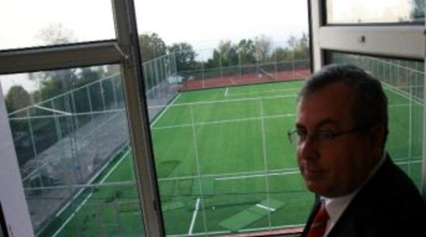 Okulda Şiddeti &Ouml;nlemek İ&ccedil;in Kentin En B&uuml;y&uuml;k Halı Sahasını Yaptılar