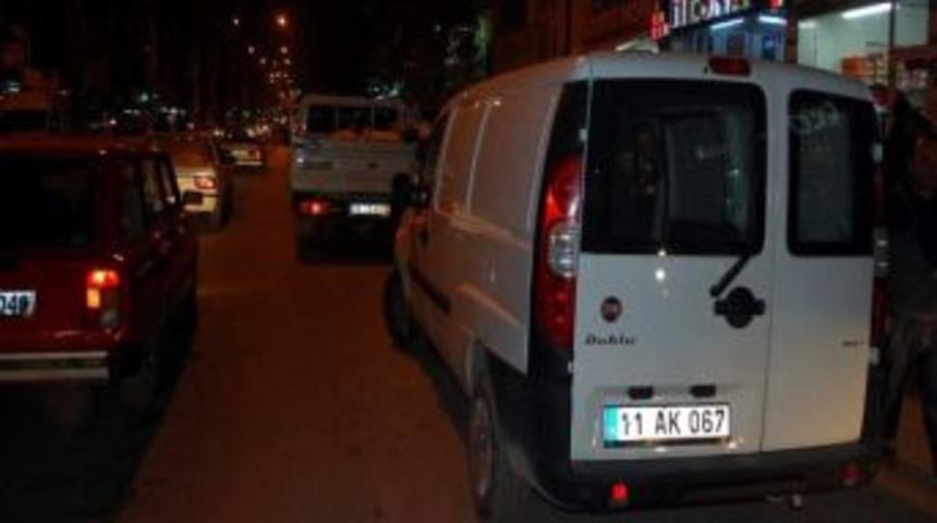 Boz&uuml;y&uuml;k&rsquo;te Trafik Kazası: 1 Yaralı