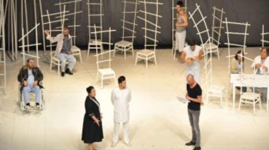 Guguk Kuşu Ankara'da Sahnelendi