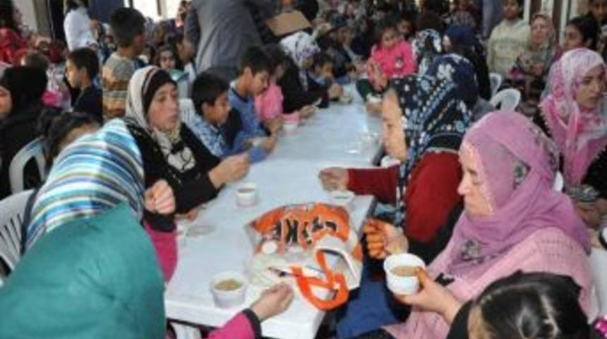 Yüreğir Kültür Evlerinde Aşure Dağıtıldı