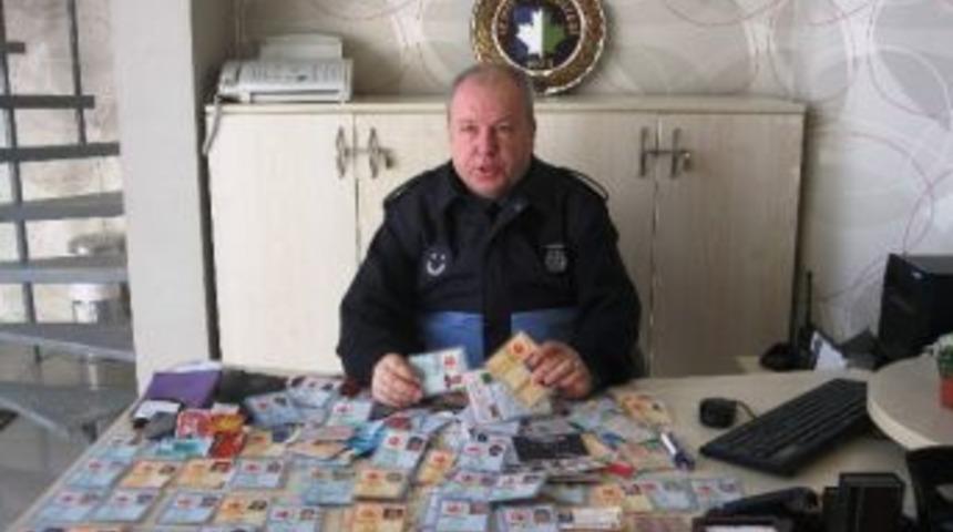 Bu Kimlikler Sahiplerini Bekliyor