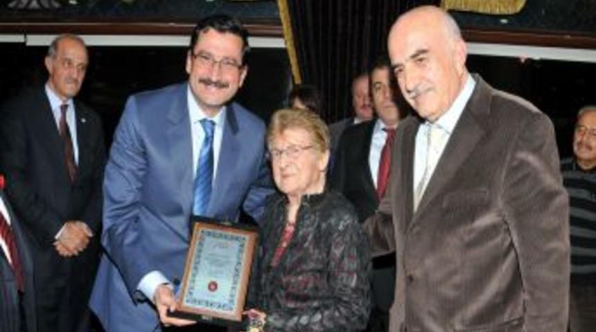 Ke&ccedil;i&ouml;ren'de Eski Ve Yeni Belediye Meclis &Uuml;yeleri Yemekte Bir Araya Geldi