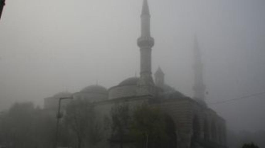 Yoğun Sis Edirne&rsquo;de Hayatı Olumsuz Etkiliyor