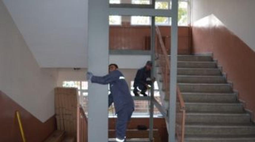 S&ouml;ke H&uuml;k&uuml;met Binasına Asans&ouml;r Yapılıyor