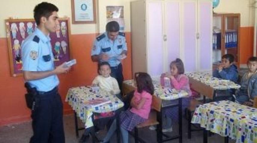 &Ouml;ğrencilere Mesleklerini Anlatıyorlar