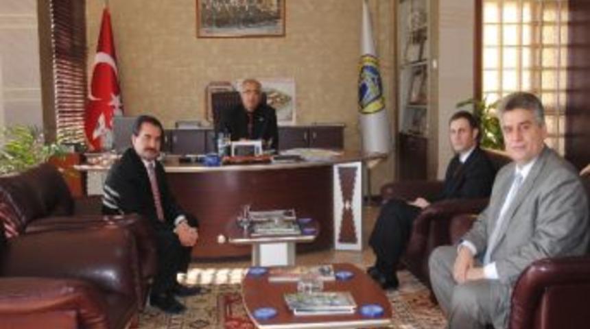 Rekt&ouml;r Karaaslan&rsquo;dan Başkan G&uuml;ler&rsquo;e Ziyaret