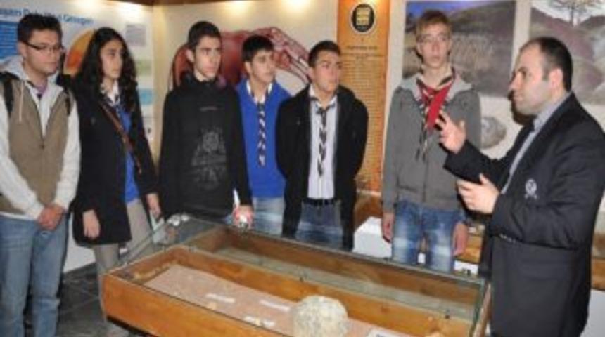 İzciler Kent M&uuml;zesi'ni Gezdi